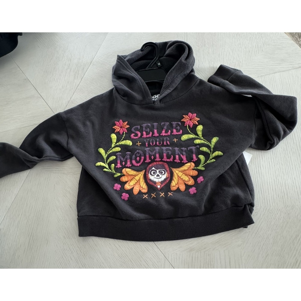 Disney Pixar Coco Seize Your Moment  M Crop Hoodie Dk. Gray Day of the Dead